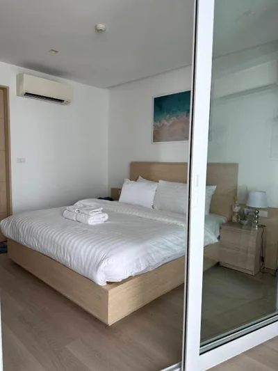 带阳台和海景的双人间 — The beach front Condo